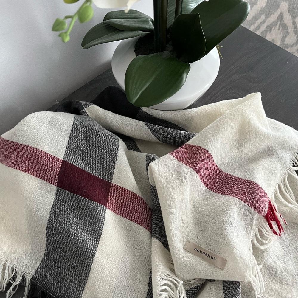 Burberry Checkered Classic scarf 🧣